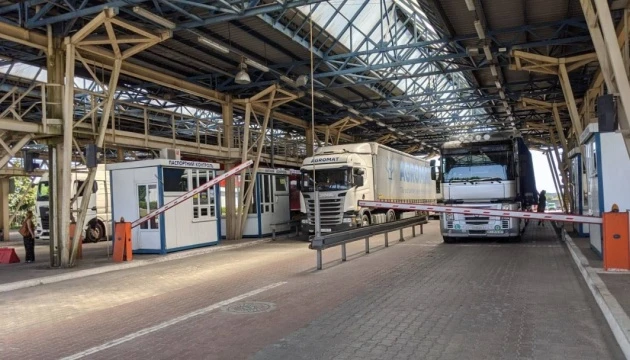 У «Краківці» через знеструмлення призупинений пропуск людей і транспорту