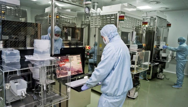 У Росії після атаки дронів сталася пожежа на території хімзаводу «Монокристал» - ЗМІ