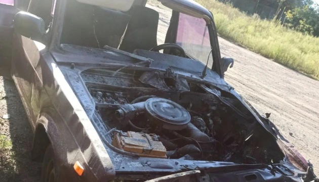 На Харківщині росіяни дроном атакували автівку з гуманітарною допомогою