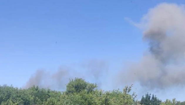 У Малоданилівській громаді на Харківщині внаслідок обстрілу пошкоджені багатоквартирні будинки.