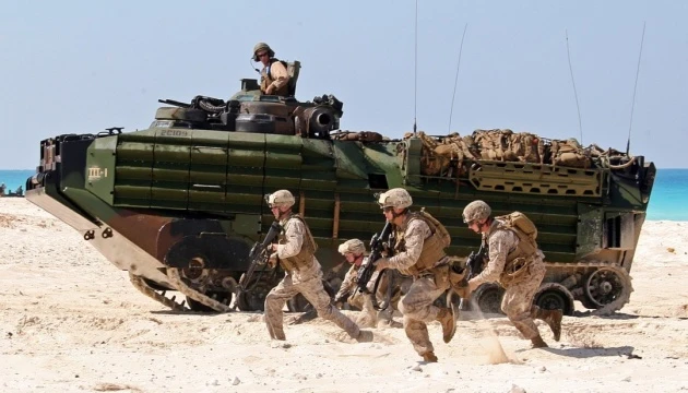 США посилили військову присутність у Карибському басейні, Венесуела мобілізує війська