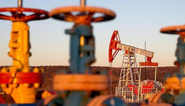 Нафта продовжує дешевшати на тлі зміцнення долара і зростання захворюваності у Британії