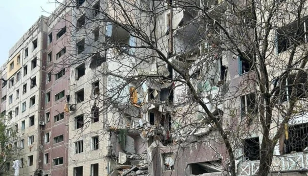 Війська РФ скинули бомбу на багатоповерхівку в Костянтинівці - 12 поранених, під завалами може бути людина