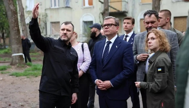 Прем’єр Фінляндії разом відвідав місце ракетної атаки РФ у Києві 24 квітня