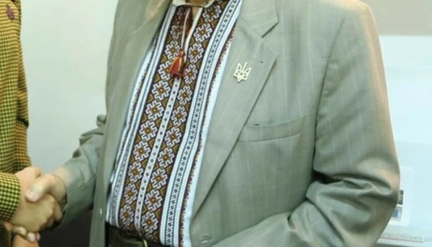 Українські науковиці розповіли, хто почав тренд одягати піджак із вишиванкою