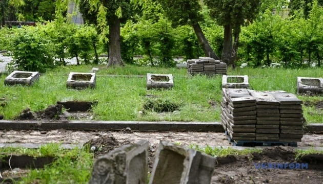 У Львові ексгумували вже 50 поховань з Пагорба Слави