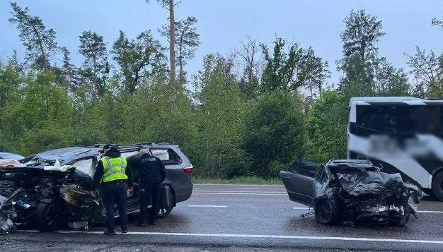 На Київщині зіткнулися Audi й Toyota - водії загинули, пасажирка у лікарні