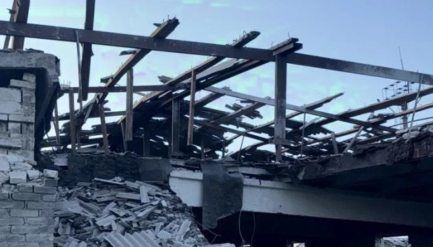Росіяни атакували дроном Словʼянськ, пошкоджені технічні споруди