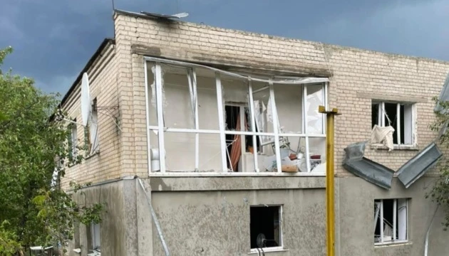 Загарбники вдарили по селу на Харківщині - поранені дві жінки
