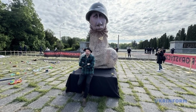 У Варшаві презентували скульптуру литовського митця Мартинаса Гаубаса «Чуйло»