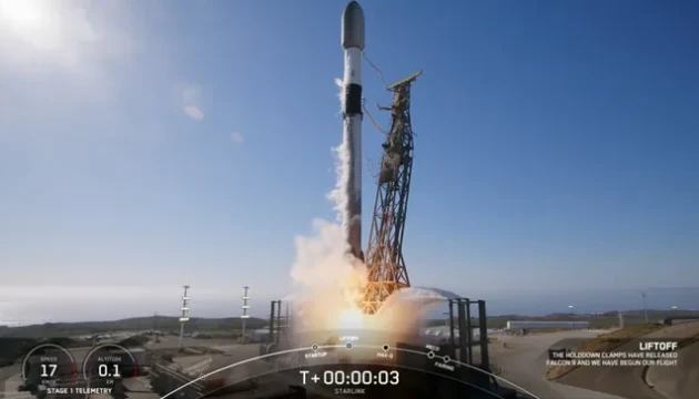 SpaceX за шість годин відправила у космос дві партії супутників Starlink