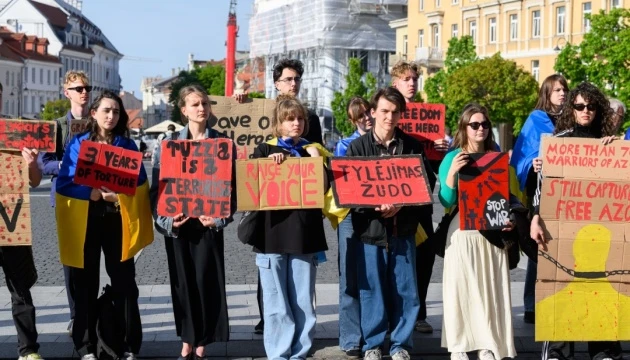 У Вільнюсі відбулася акція на підтримку полонених захисників «Азовсталі»