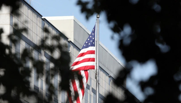 Біля посольства США у Києві зібралися родини українських захисників