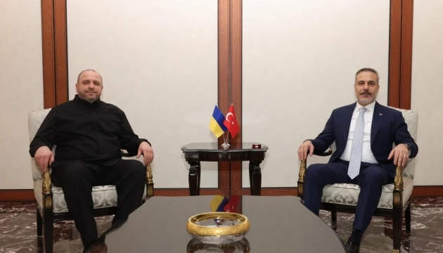 Умєров обговорив із главою МЗС Туреччини повернення українців з російського полону