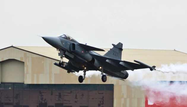 Швеція продасть Україні до 20 винищувачів Gripen і може передати ще 16