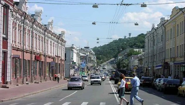 Вулицю Сагайдачного відкриють для авто майже до кінця літа