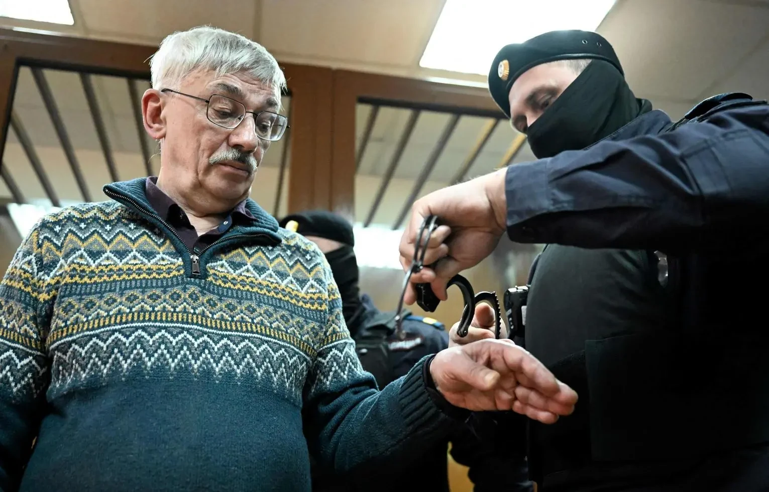 Putin, caccia ai dissidenti. Incarcerato il Nobel Orlov. Condannò l’attacco a Kiev