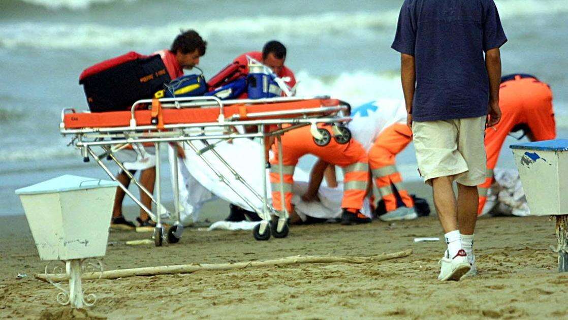 Inghiottito dalle onde, 17enne annega a Marina di Lesina. Sesta giovane vittima affogata in Puglia in un mese