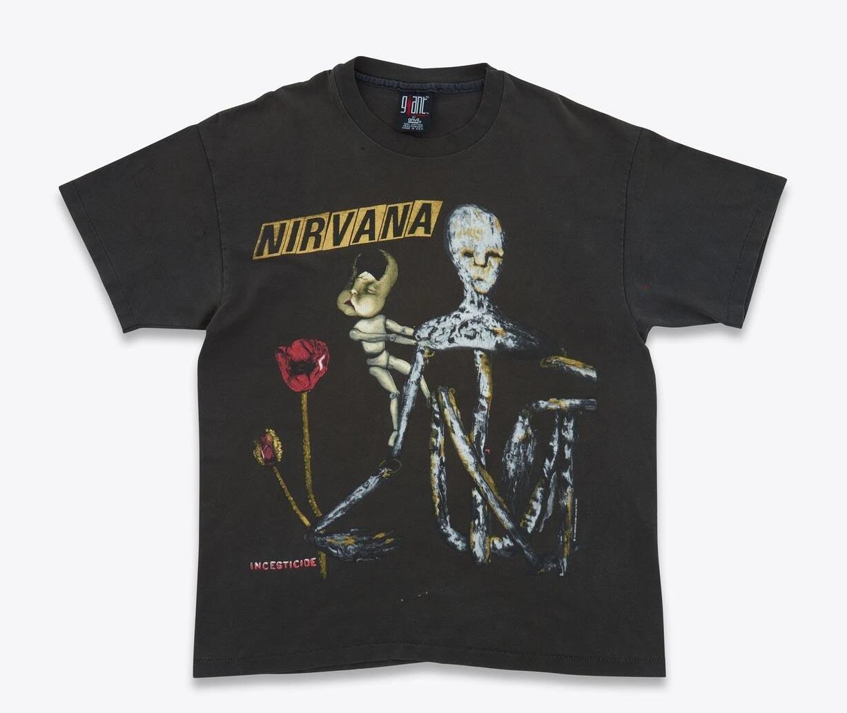 T-shirt vintage e irresistibilmente rock: Saint Laurent punta sui Nirvana