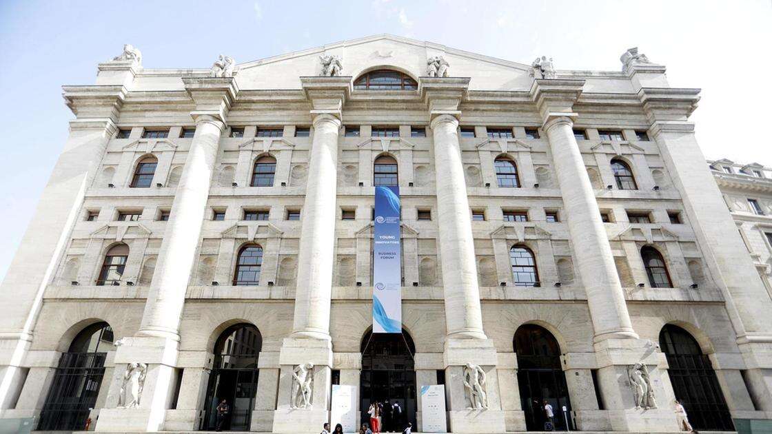 Borsa: Milano debole (-0,46%), pesano Mps, Iveco e Saipem