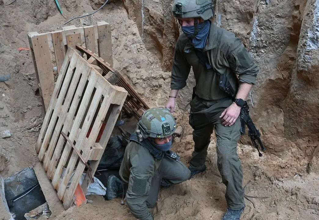 Offensiva nella Striscia. Acqua di mare nei tunnel. E Netanyahu gela Biden