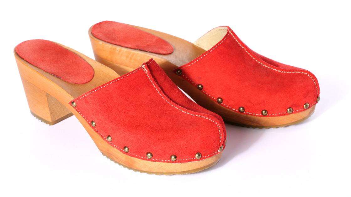 Clogs, il loro ritorno alla moda: gli zoccoli olandesi più cool