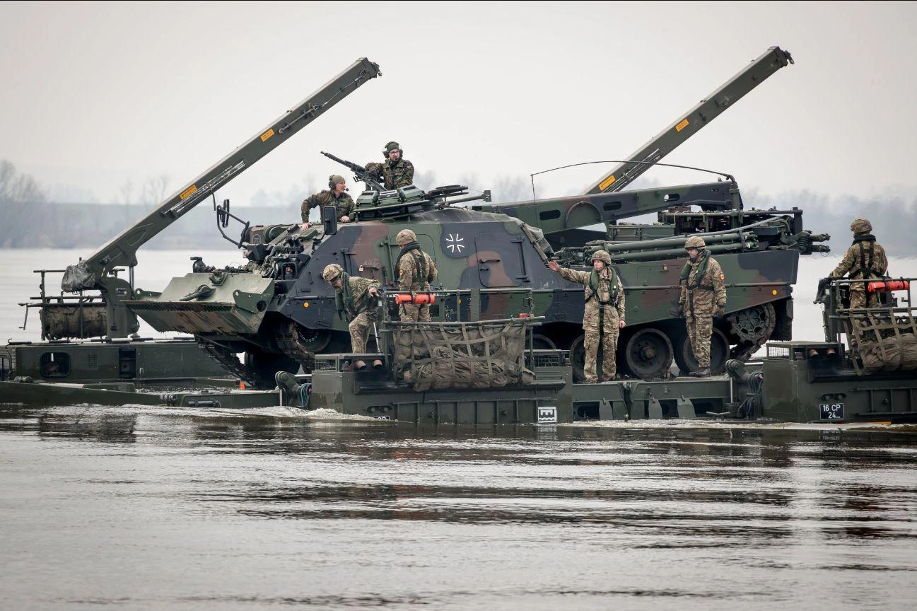 Difesa, Berlino vuole anticipare i tempi: 11mila militari in più entro fine anno