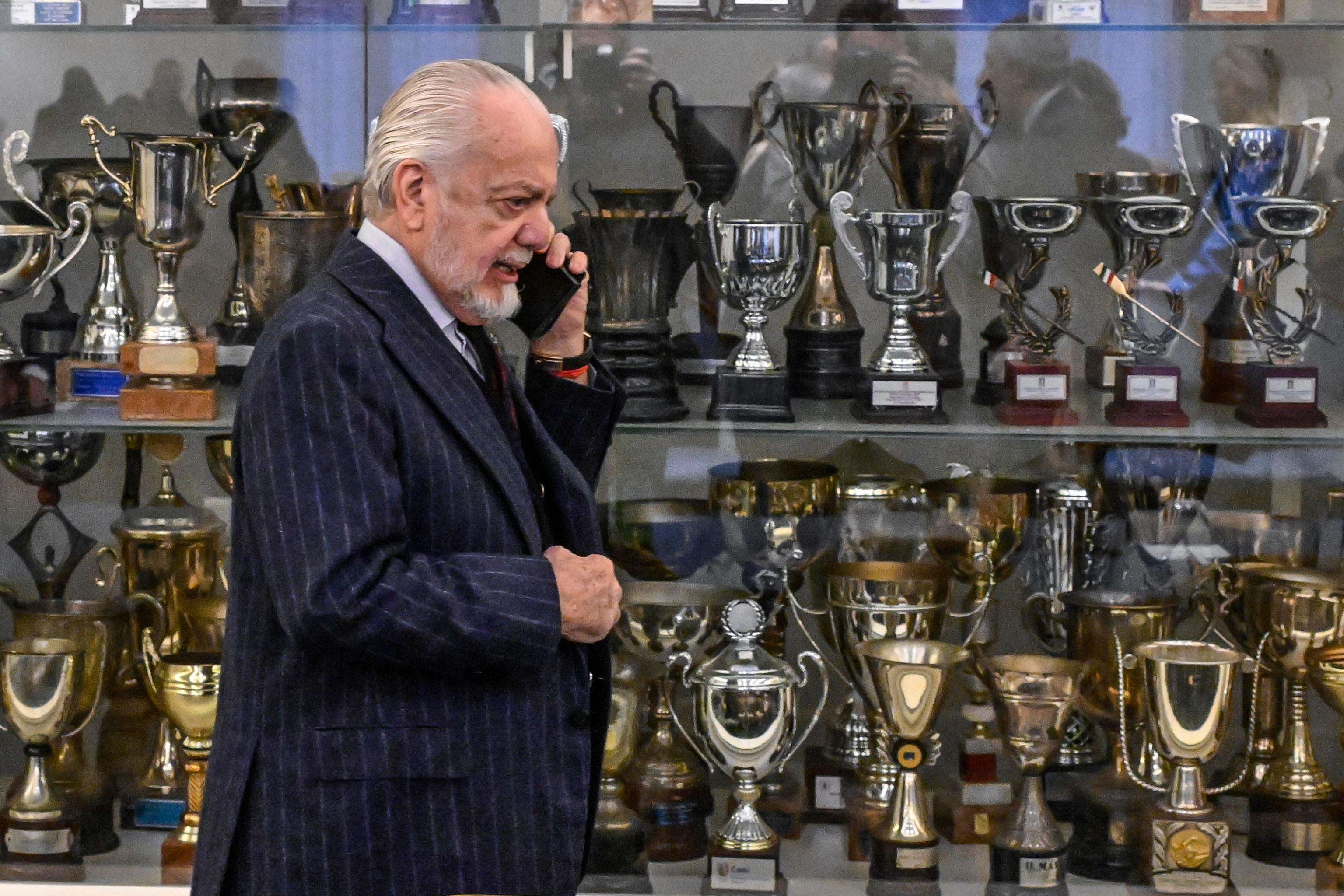 De Laurentiis, chiesto il processo per falso in bilancio. Nel mirino gli acquisti di Manolas e Osimhen