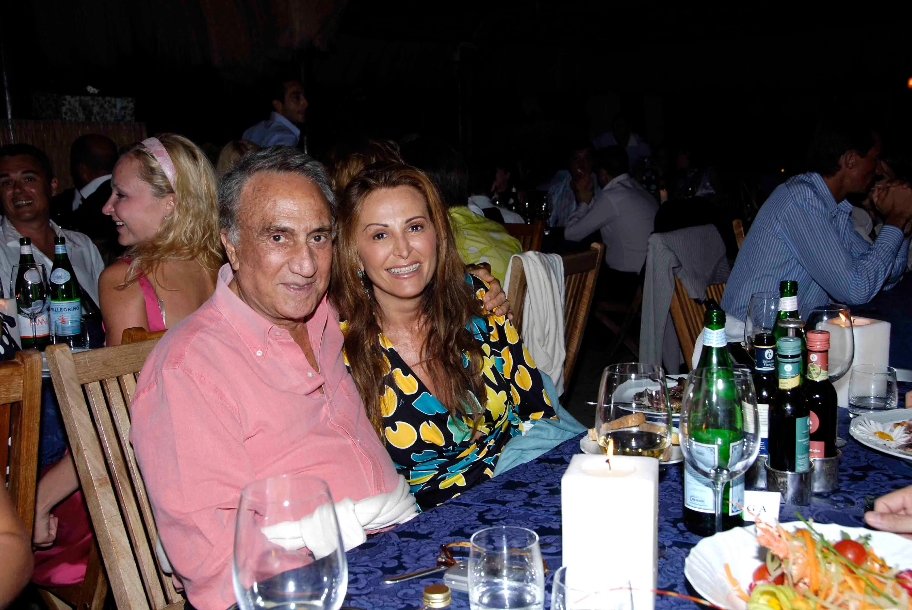 Ascesa e caduta di Emilio Fede (nel culto di Berlusconi): vita spericolata tra Audrey Hepburn e le “cene eleganti” con le Olgettine
