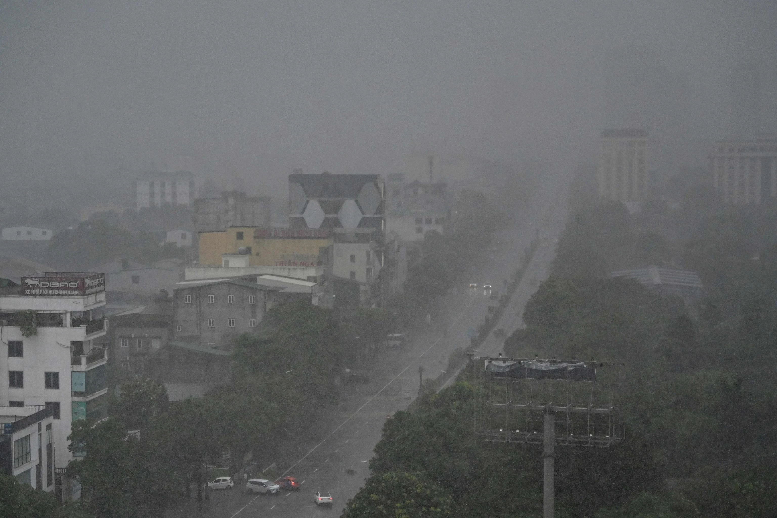 In Vietnam arriva il tifone Kajiki, venti di 160 km/h: oltre 325mila persone evacuate dalla costa