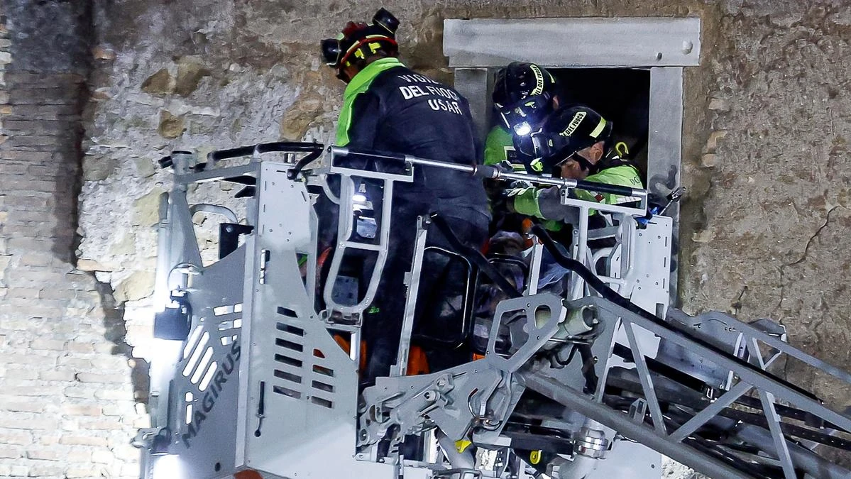 Un operaio morto nel collasso della Torre dei Conti: inchiesta sul disastro ai Fori Imperiali, Roma sotto choc