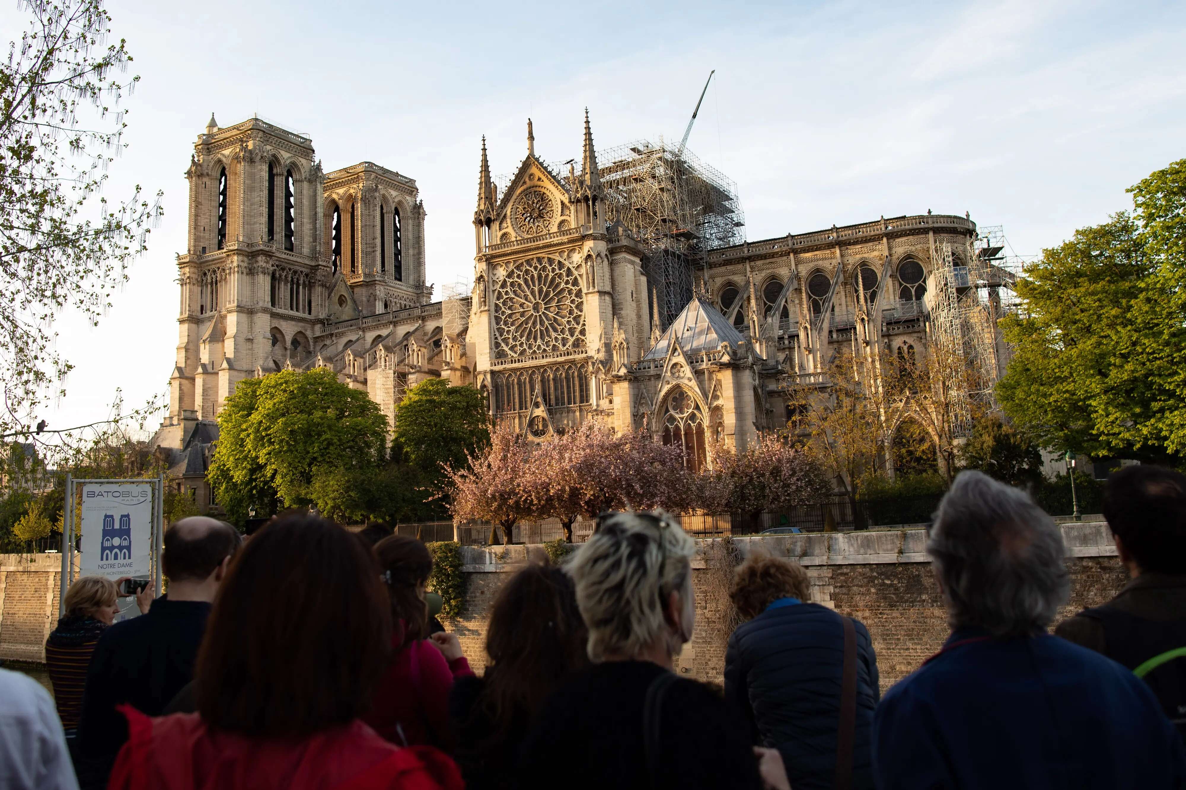 Notre-Dame verso la riapertura con ingresso a 5 euro, ma la proposta del governo divide