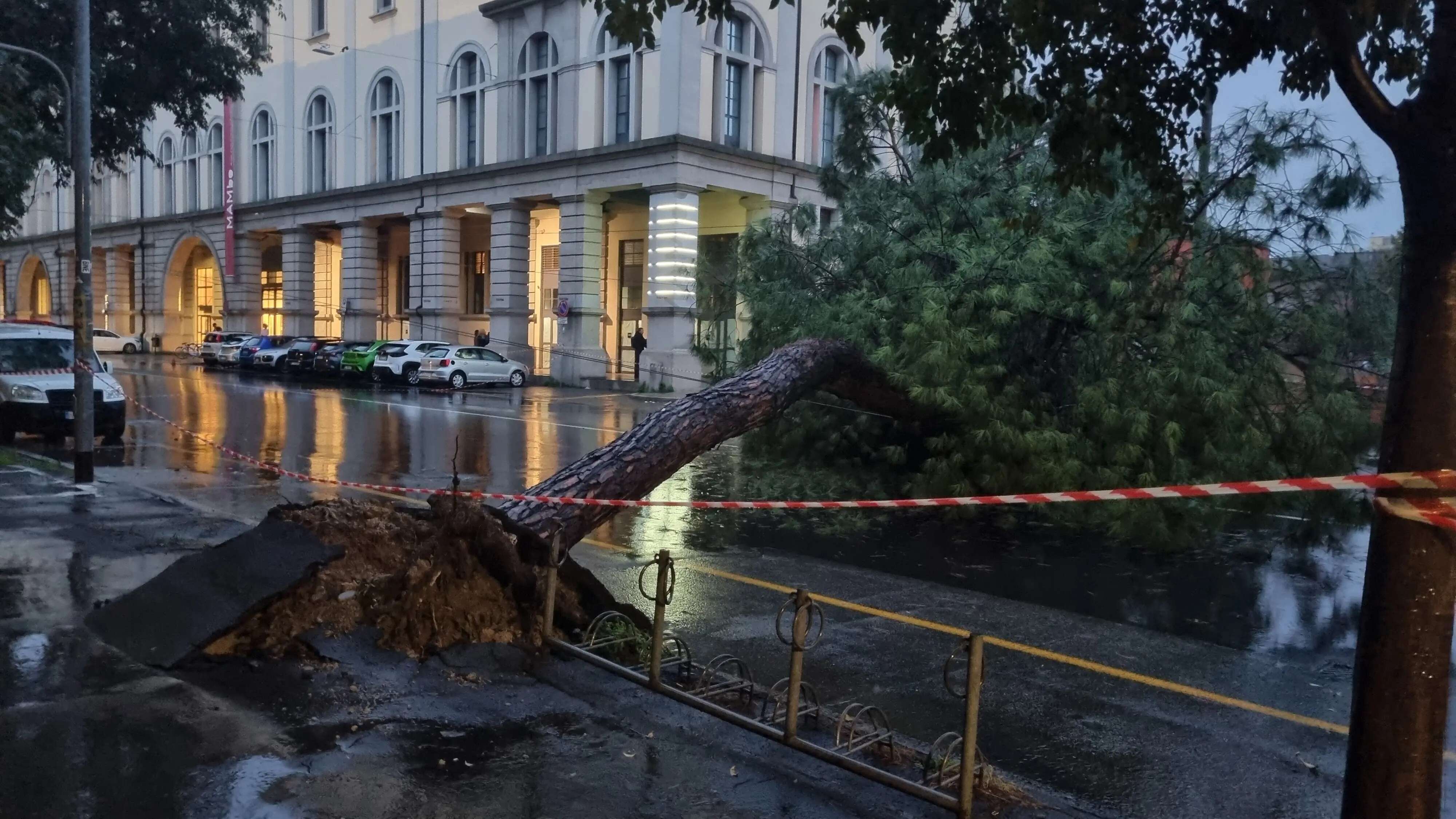 Maltempo a Bologna: la città colpita da una nuova alluvione