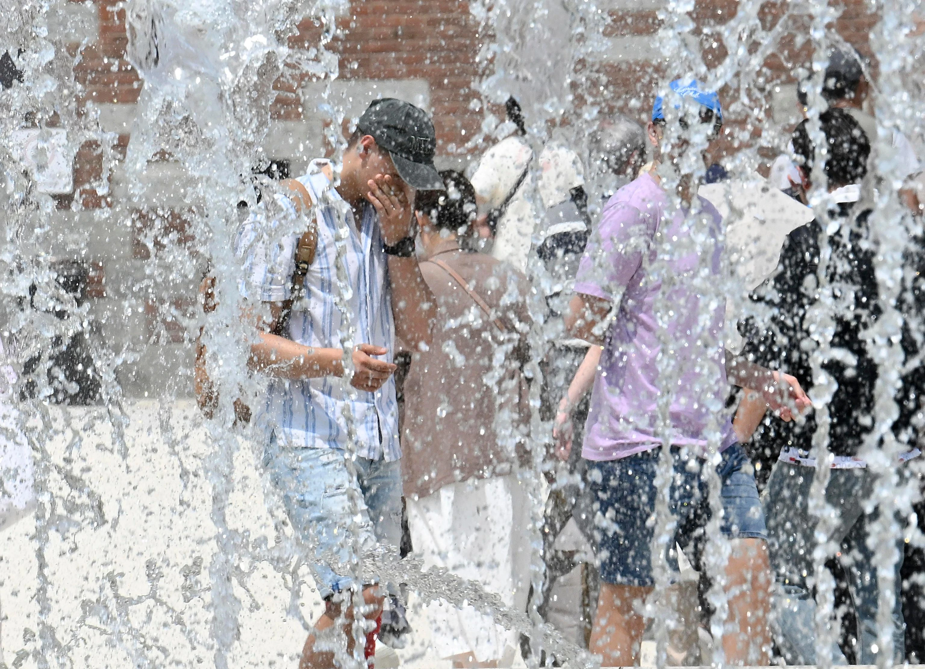 Cresce ancora l’allarme caldo: domenica 21 città da bollino rosso