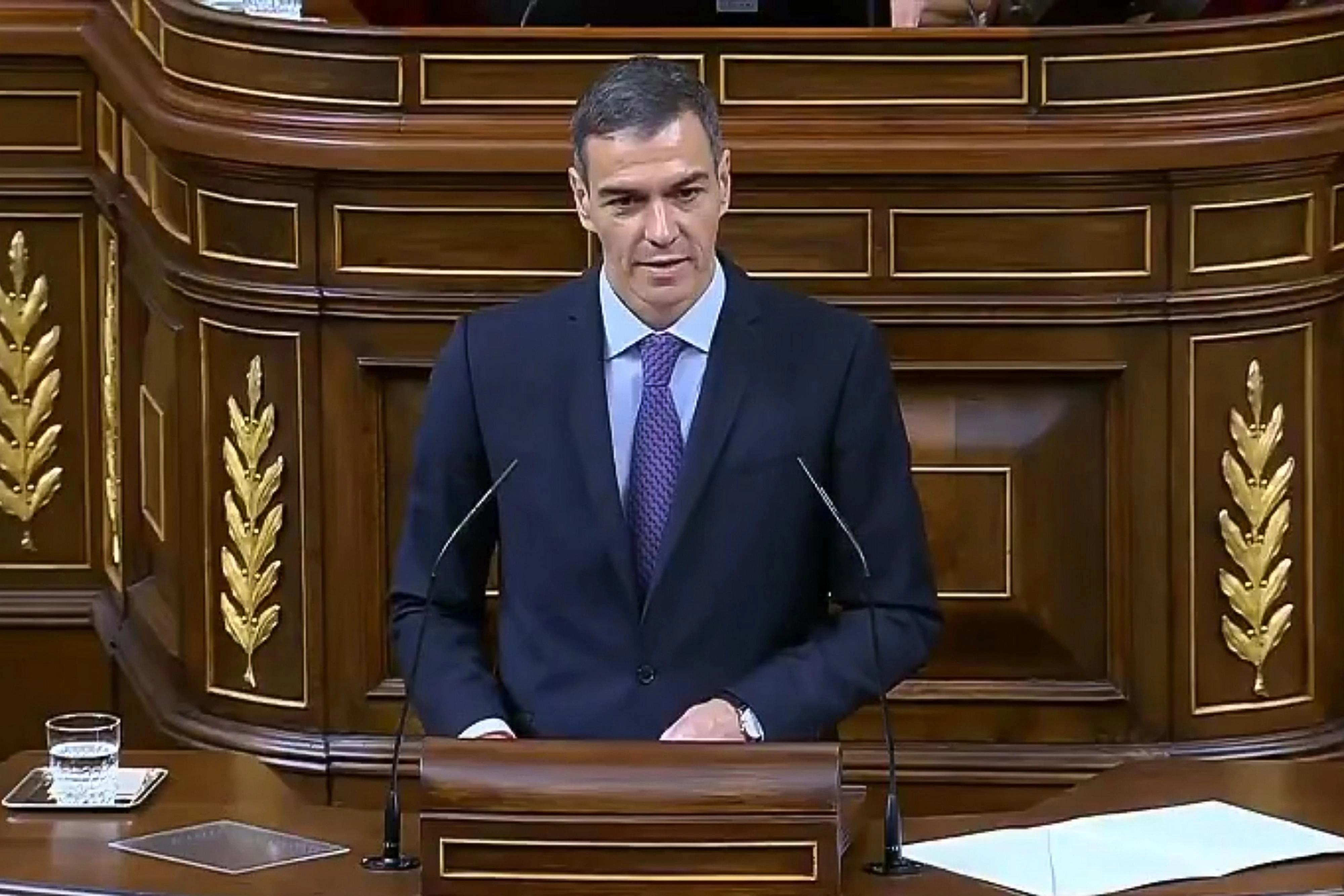 Sánchez tira dritto con l’agenda estiva, nonostante le inchieste per corruzione