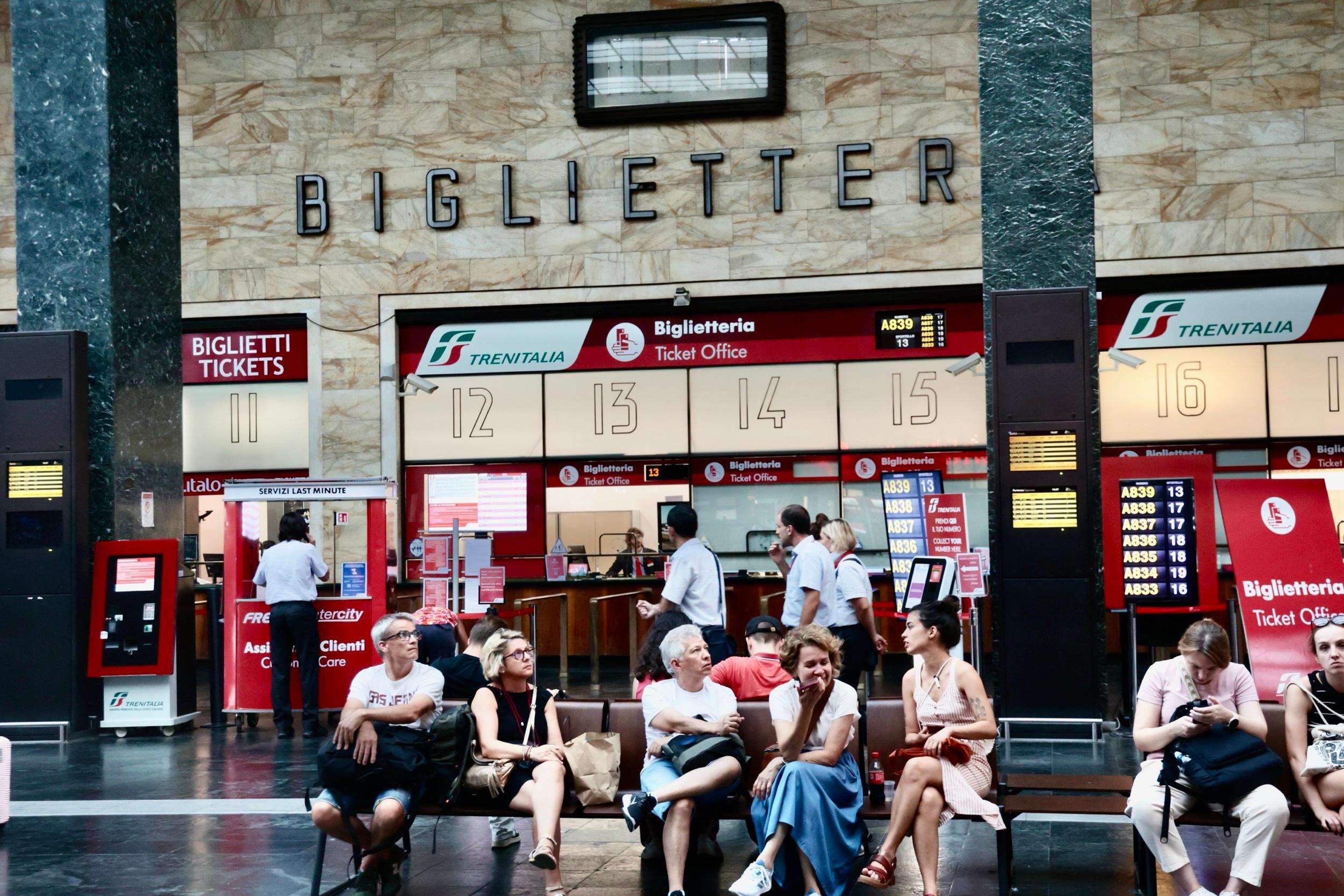 Impossibile comprare i biglietti dei treni. Cosa sta succedendo a Trenitalia