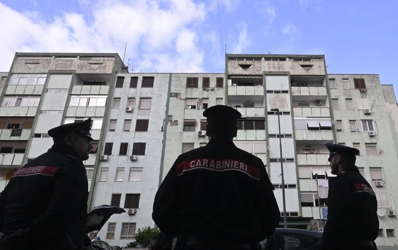 Proiettile a don Patriciello. Il prete anti camorra minacciato in chiesa