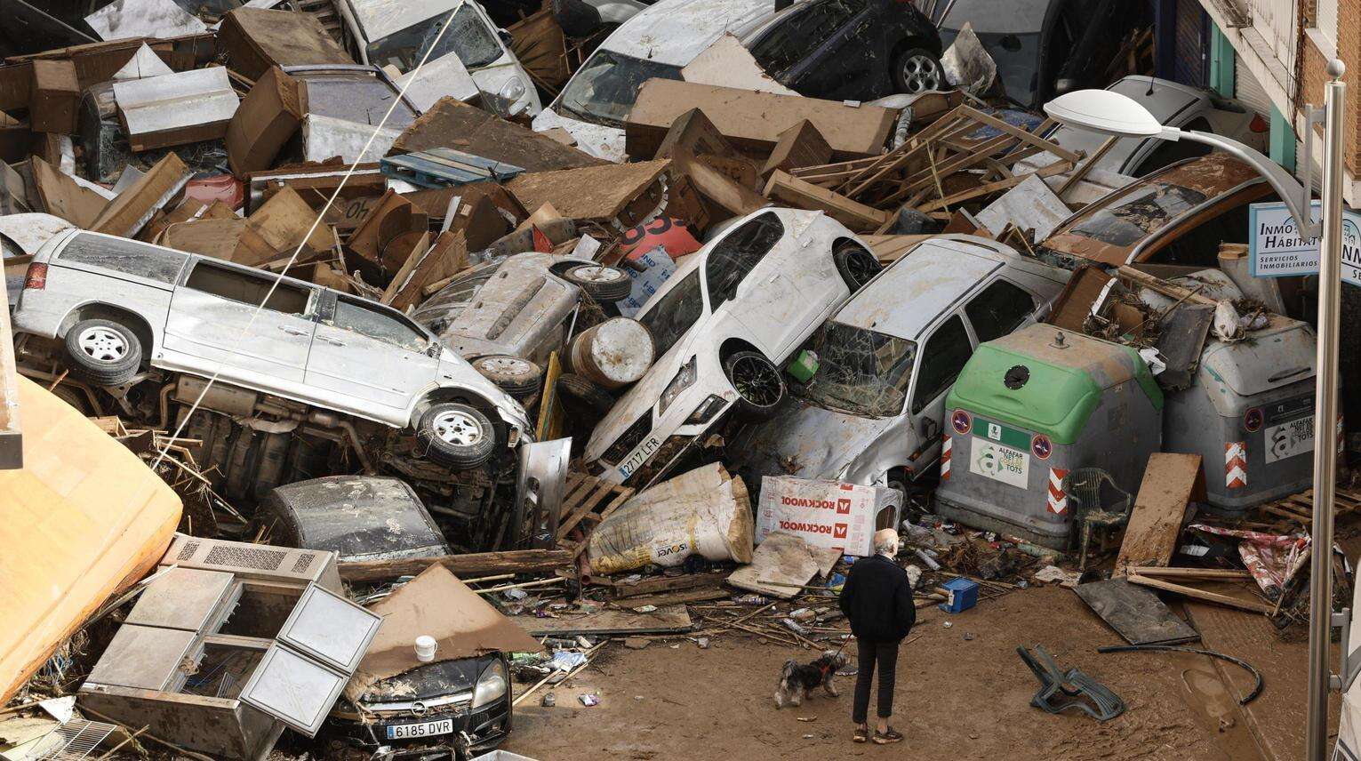 In 8 ore la pioggia di un anno. Oltre 90 morti a Valencia: 