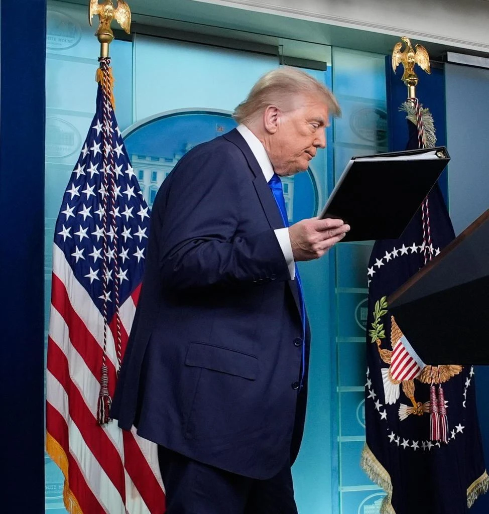 Dall’Ucraina ai dazi . Le metamorfosi di Trump. Il decisissimo re Tentenna