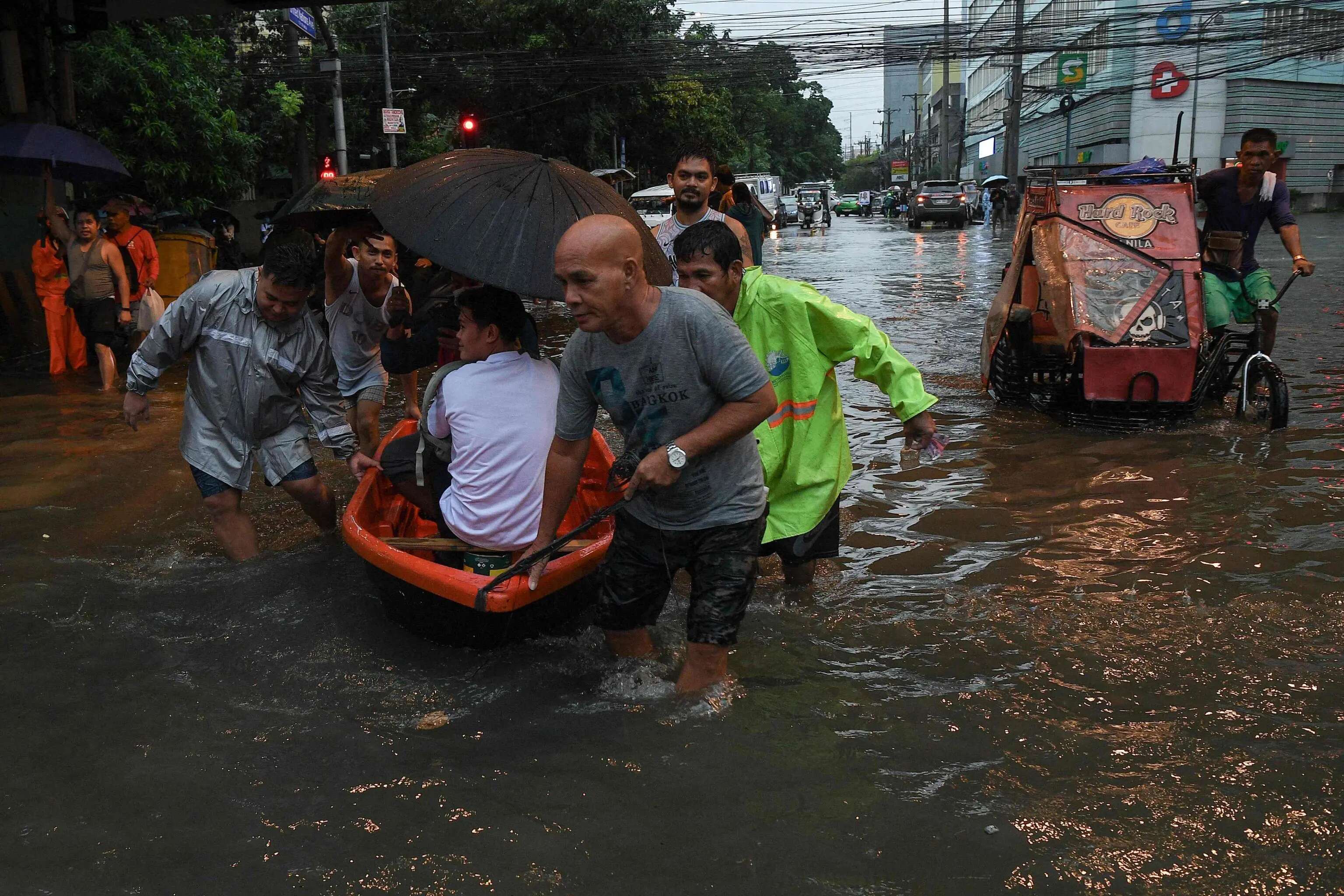 Filippine devastate dal tifone Gaemi: 12 morti e migliaia di sfollati. Caos a Manila