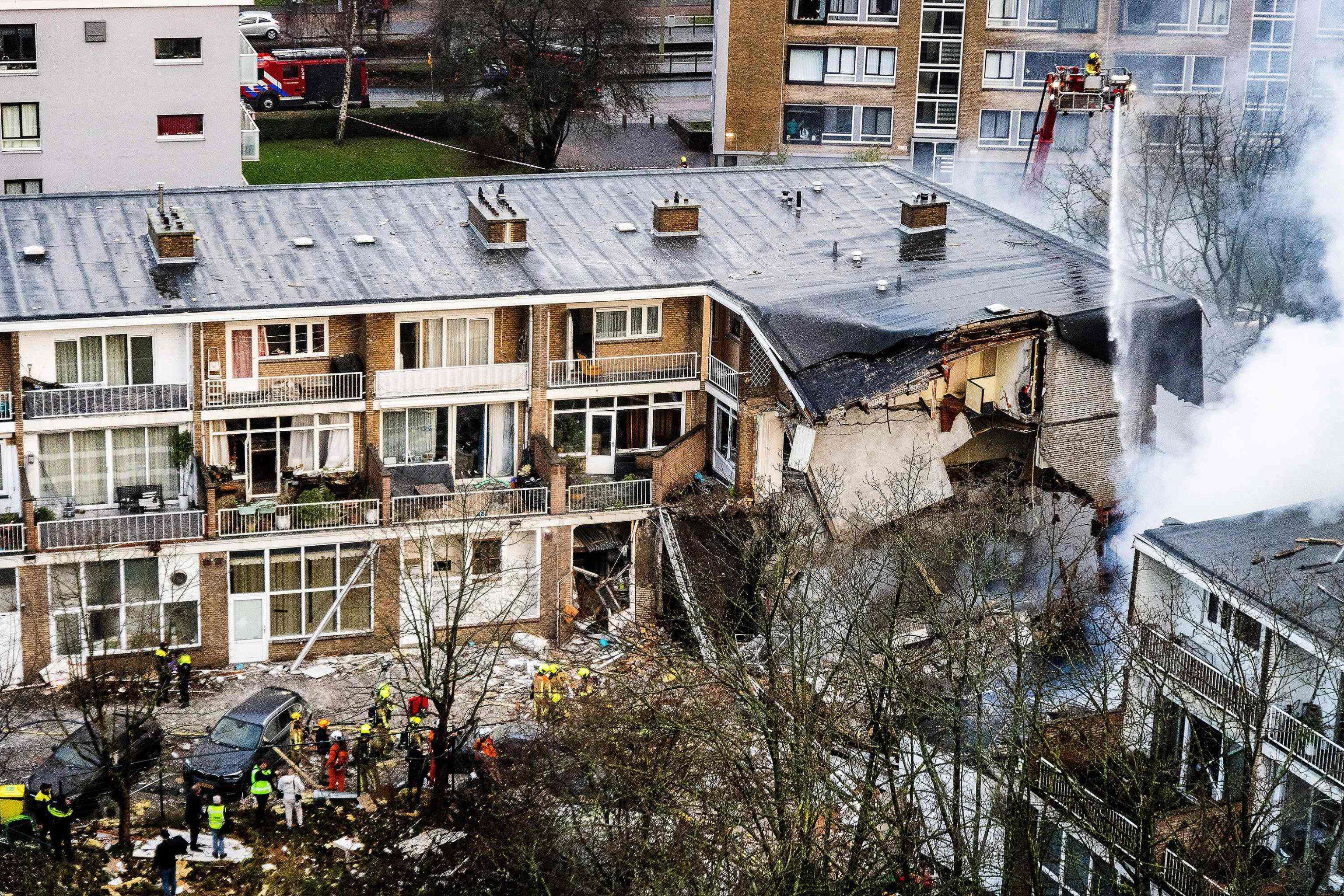 Tragedia in Olanda, crolla palazzina all’Aja: almeno 20 vittime. Si scava sotto le macerie