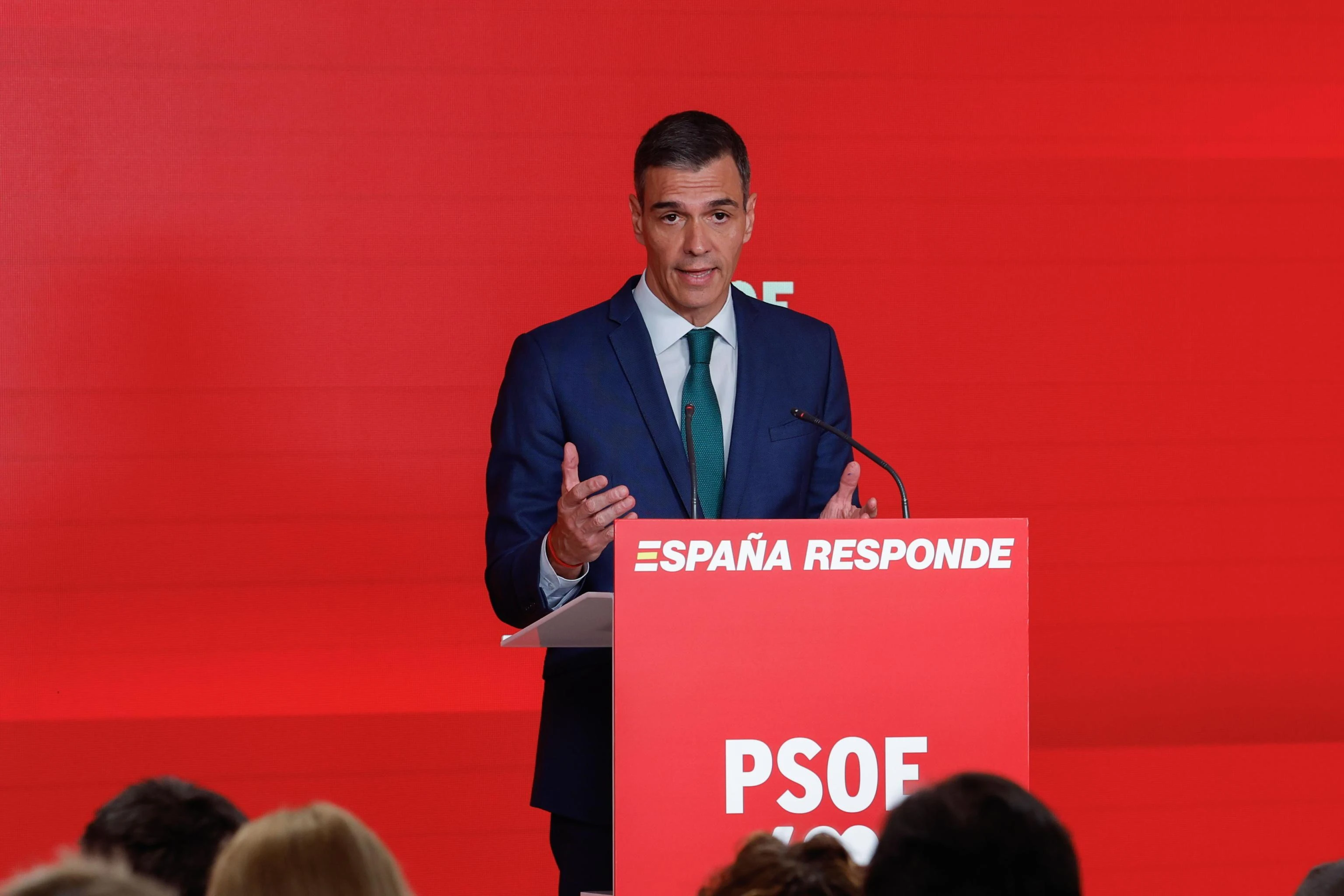 Spagna, l’ombra della corruzione sul Psoe. Sanchez annuncia un repulisti