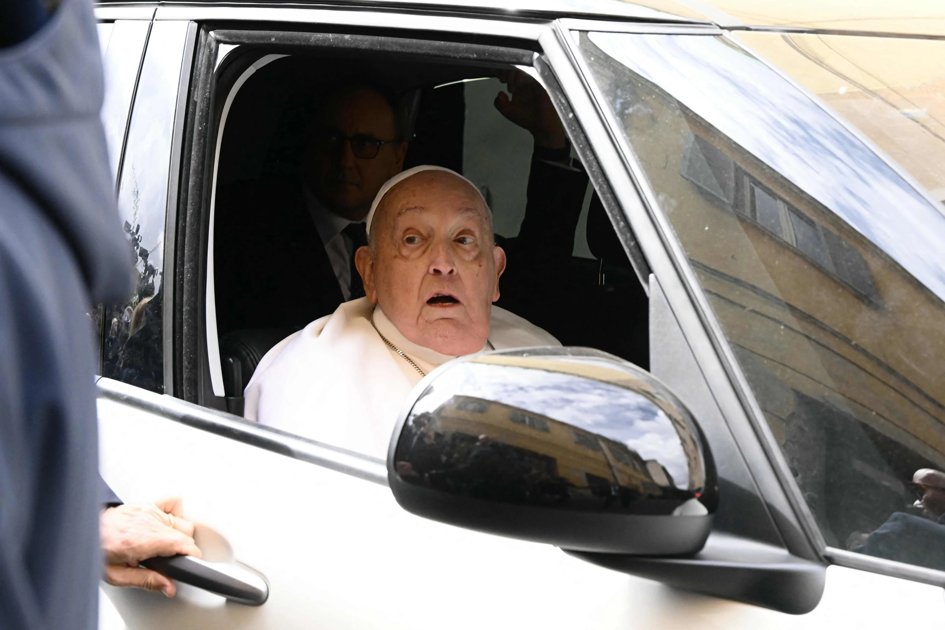 Papa Francesco in visita al carcere di Regina Coeli. “La Pasqua? La vivrò come posso”