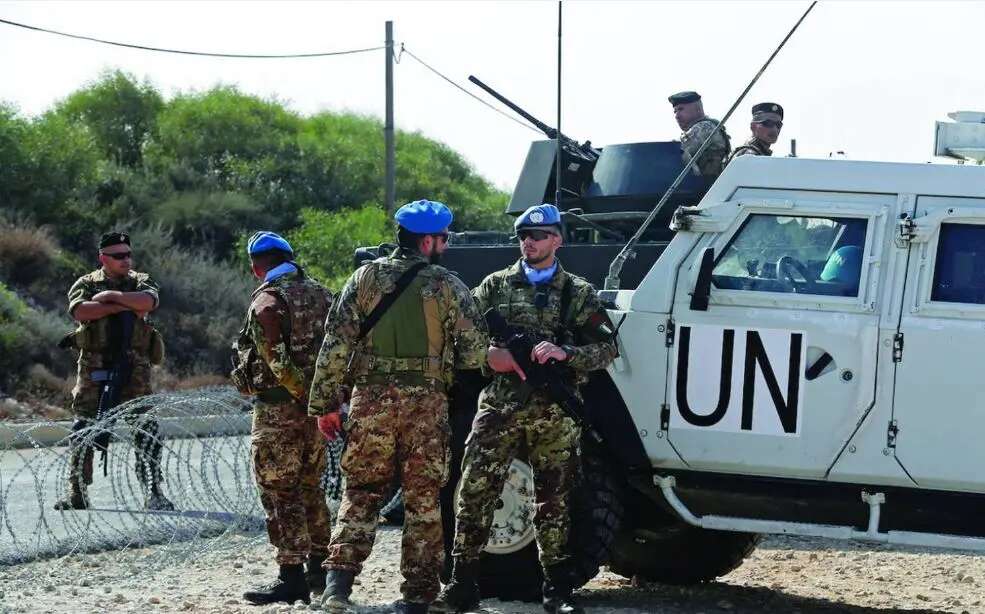 Attacco a Unifil, allarme massimo al quartier generale. Idf: “Le forze Onu si spostino”