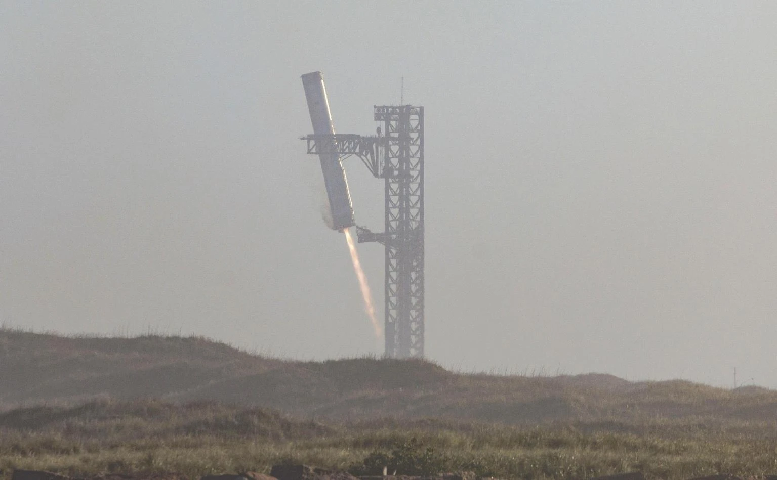 Nuovo fallimento per Starship: cosa è andato storto nel nono volo del razzo di Musk