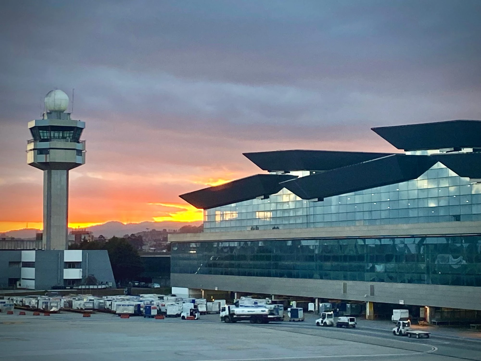 Brasile, i droni dei narcos mandano in tilt l’aeroporto di San Paolo. Cosa è successo