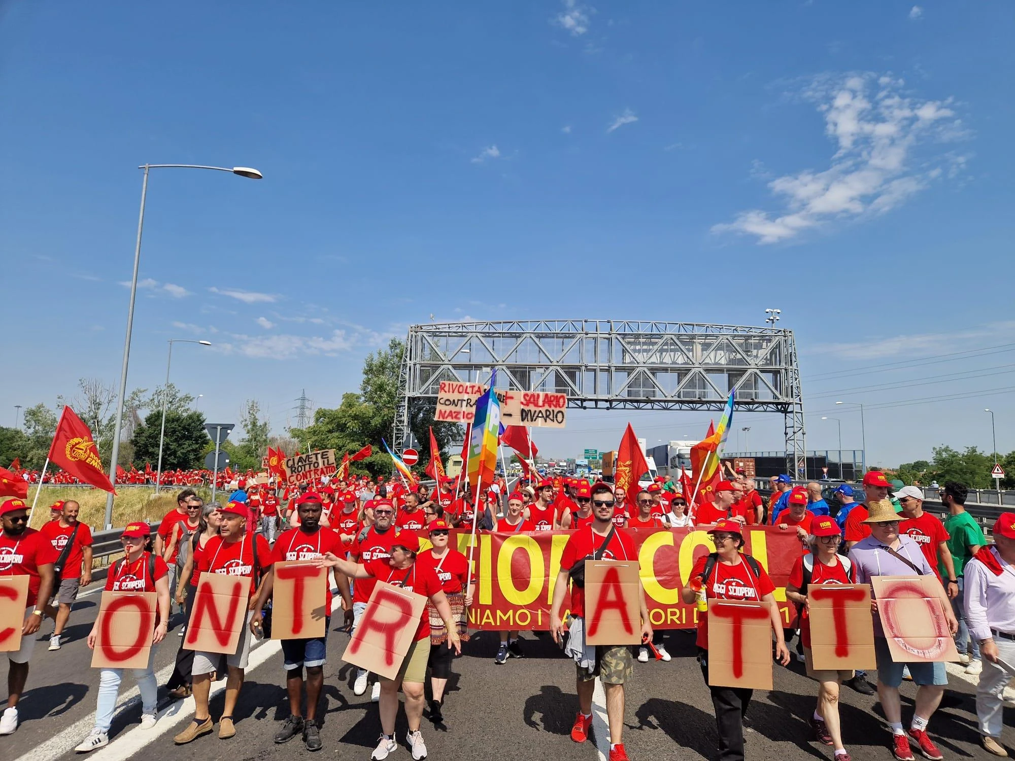Tangenziale di Bologna bloccata, 10mila metalmeccanici rischiano il carcere