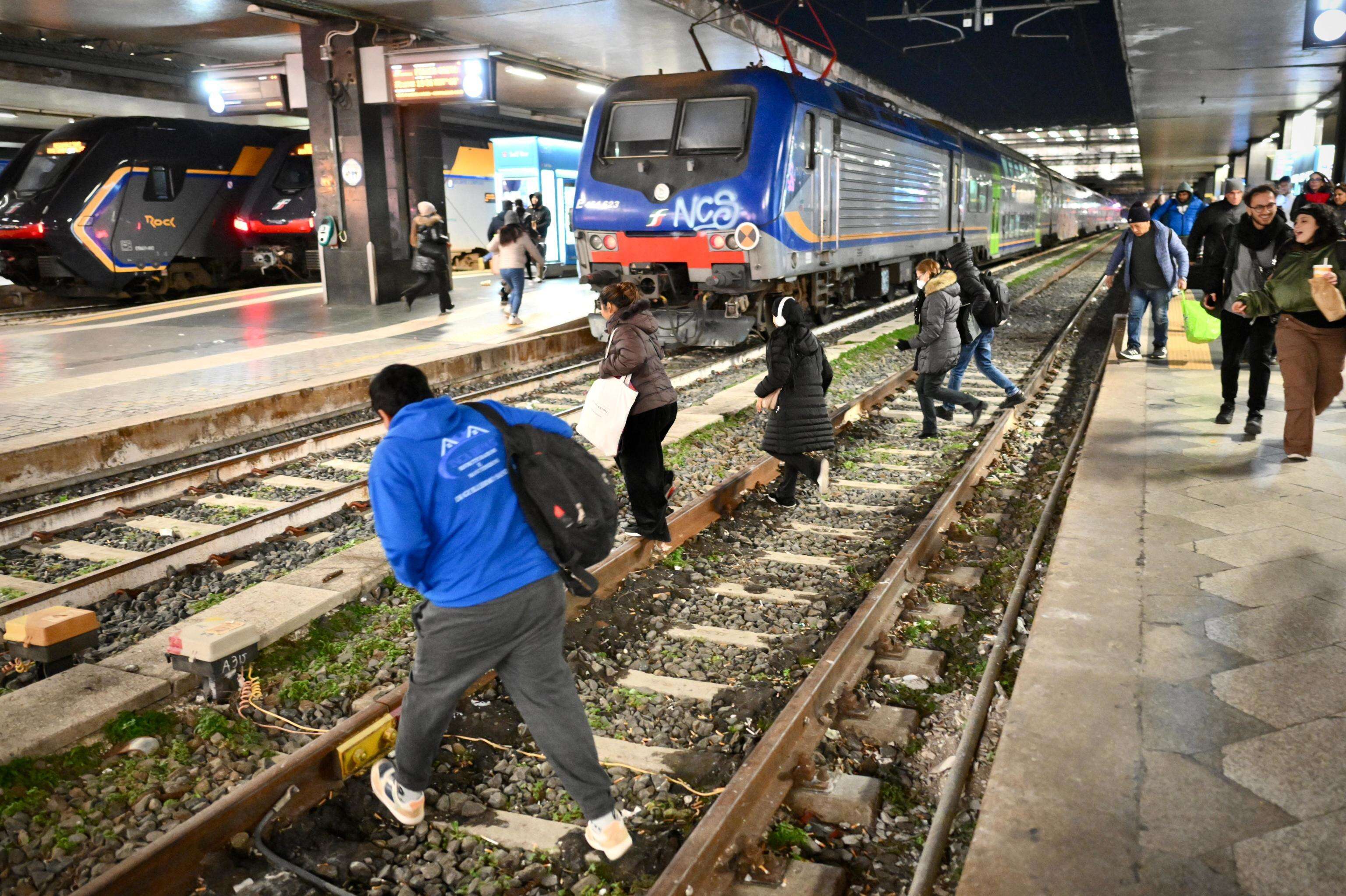 Treni, cosa bisogna fare: “Biglietti a prezzi più bassi nelle stazioni secondarie”