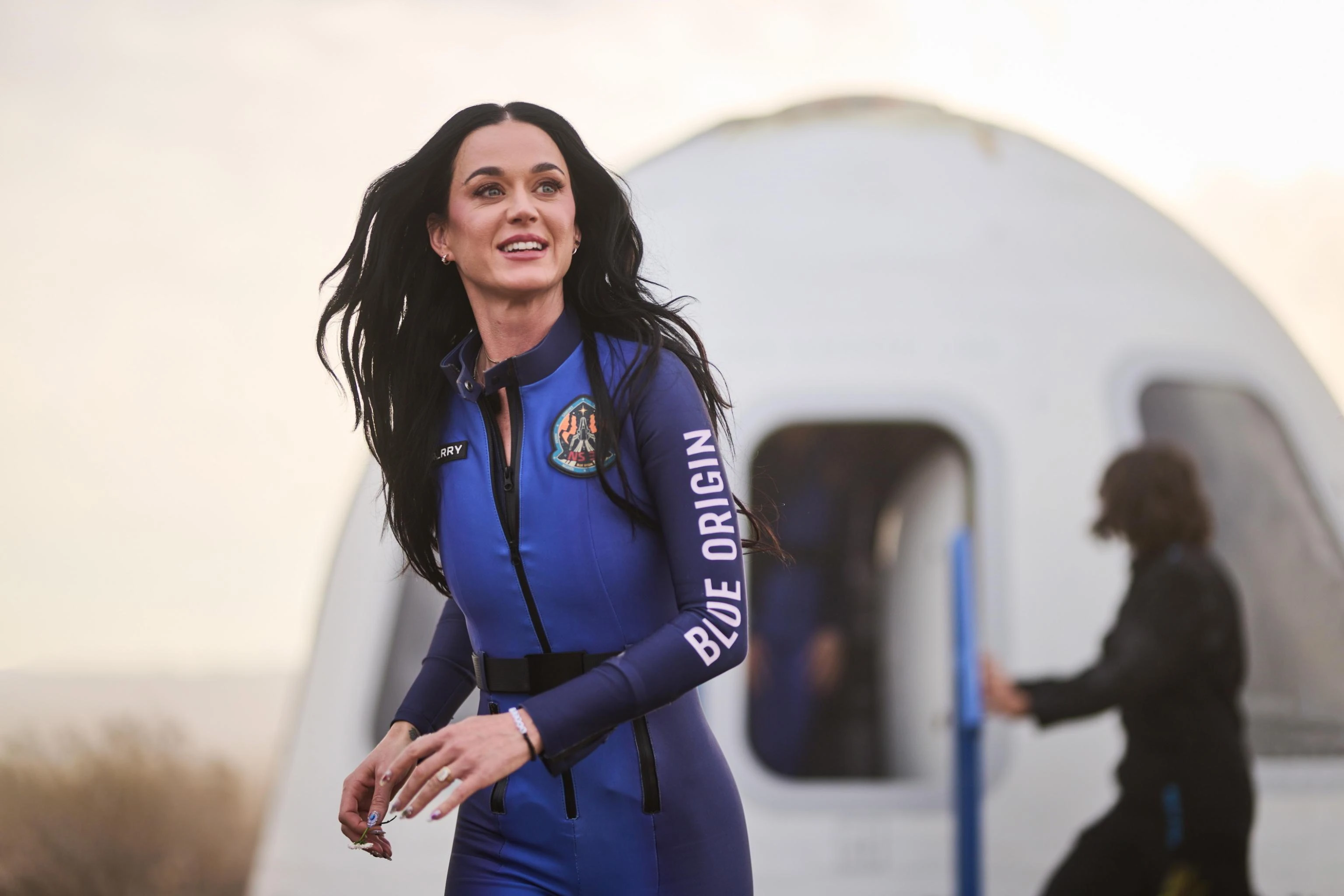 E se Katy Perry e le altre non fossero mai andate nello spazio? La teoria cospirazionista spopola sui social