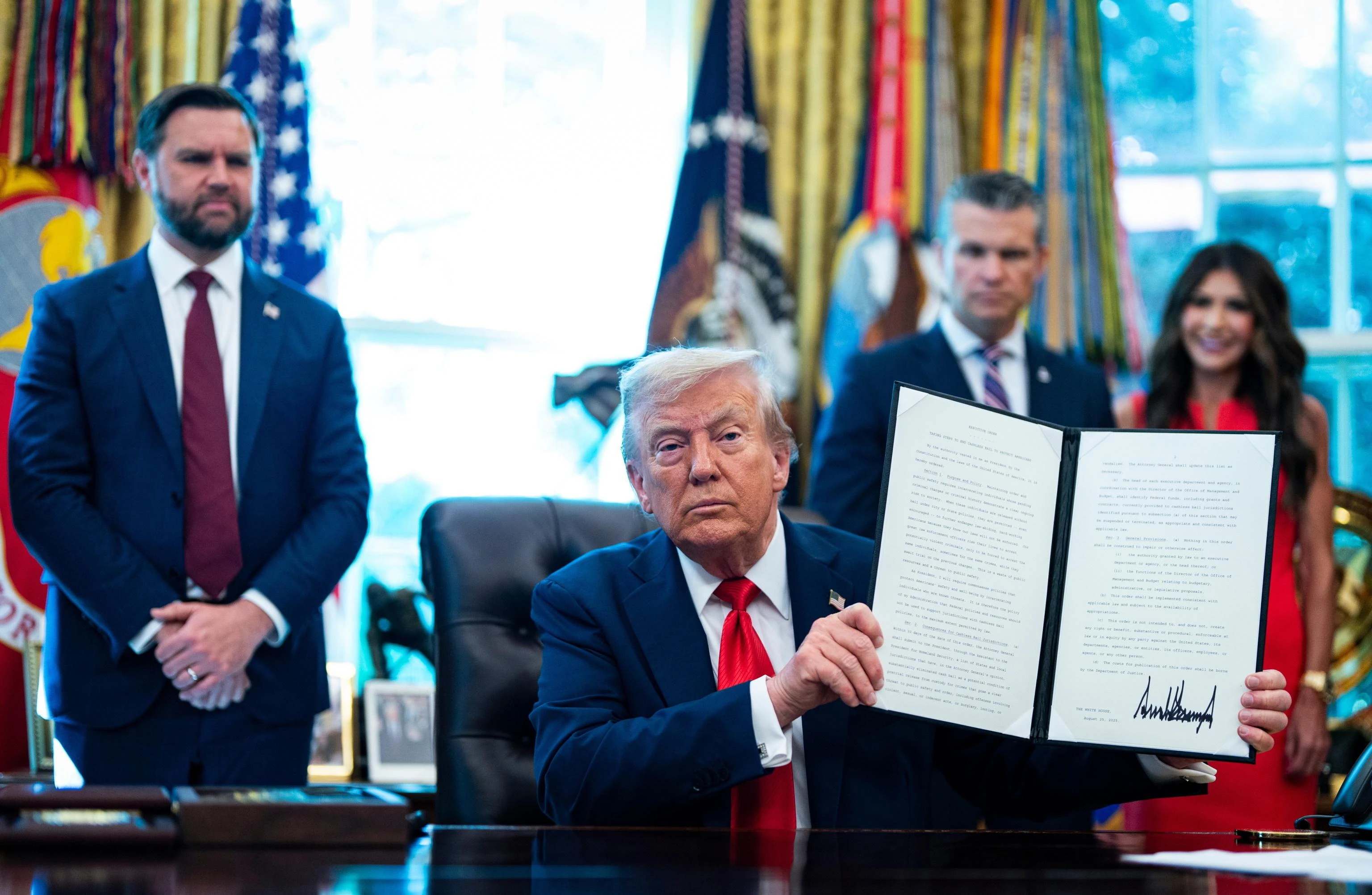 Il doppio fronte di Trump. Siluri alla Fed: taglio dei tassi tardivo. “Zelensky? Non del tutto innocente”